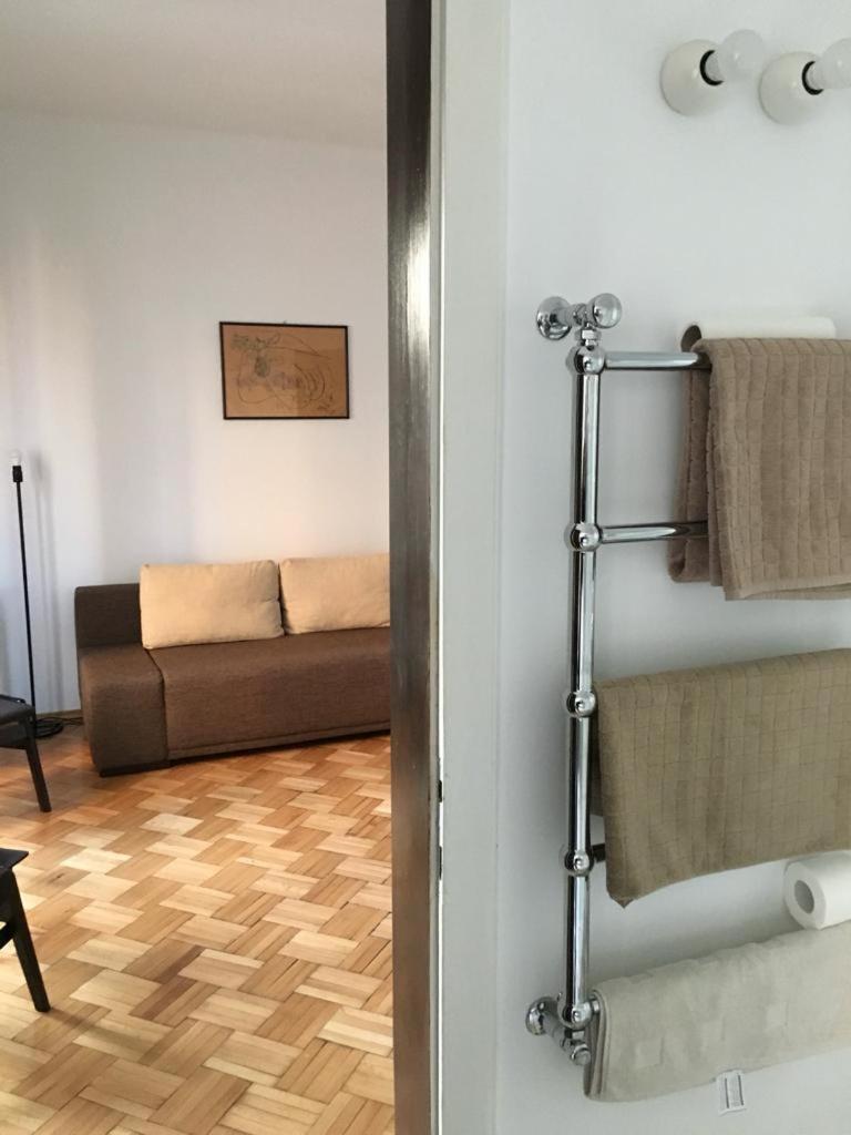 Central Studio Across From Intercontinental Bucureşti Eksteriør bilde